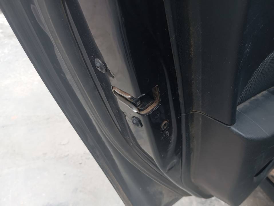 CERRADURA PUERTA TRASERA IZQUIERDA