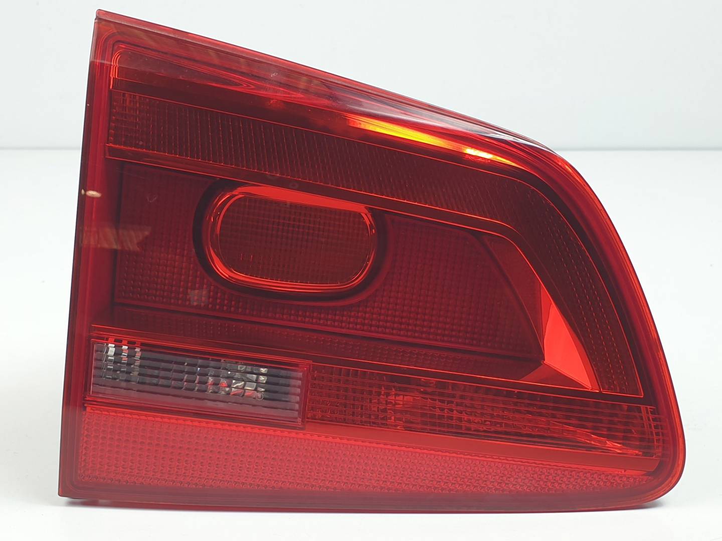 PILOTO TRASERO IZQUIERDO INTERIOR - 1T0945093A - VOLKSWAGEN - TOURAN (1T3)