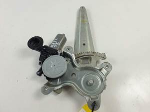 ELEVALUNAS TRASERO IZQUIERDO 8571035180 TOYOTA RAV 4 (A3) Autodesguaces Alicante