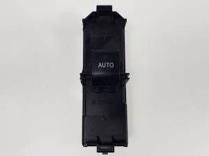MANDO ELEVALUNAS DELANTERO DERECHO 8403030110 LEXUS GS (GS/US/WS19) Autodesguaces Alicante