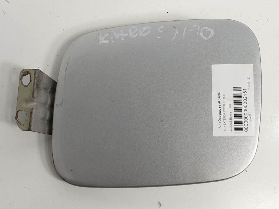 TAPA EXTERIOR COMBUSTIBLE - KIA - RIO (DC)