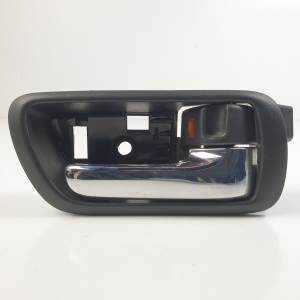 MANETA INTERIOR TRASERA DERECHA 692050F010 TOYOTA COROLLA VERSO (R1) Autodesguaces Alicante