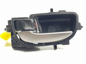 MANETA INTERIOR TRASERA IZQUIERDA 92057A1 TOYOTA YARIS Autodesguaces Alicante