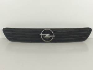 REJILLA DELANTERA 90588120 OPEL ASTRA G BERLINA Autodesguaces Alicante