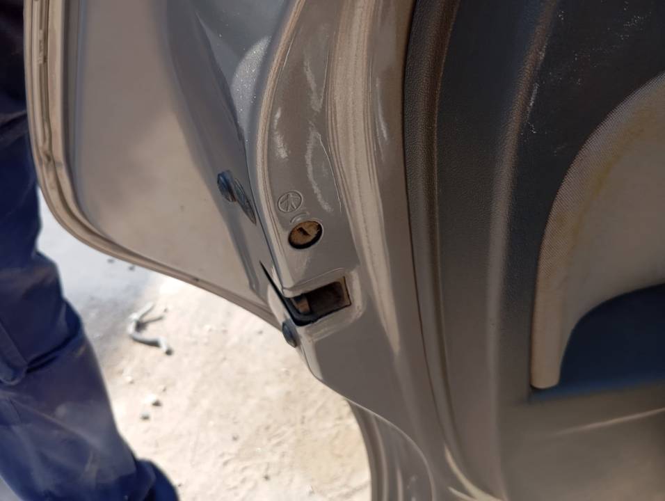 CERRADURA PUERTA TRASERA IZQUIERDA