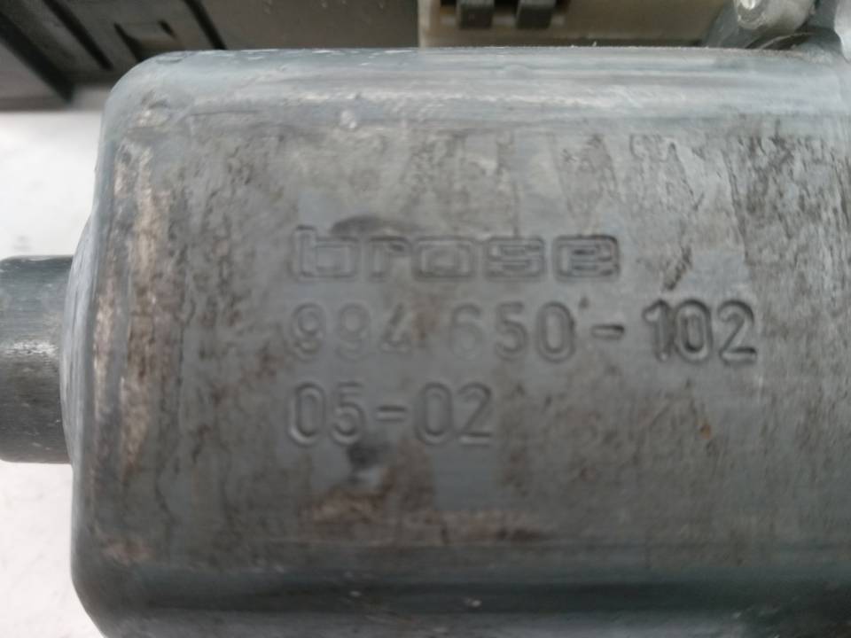 MOTOR ELEVALUNAS DELANTERO IZQUIERDO