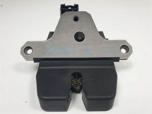 CERRADURA MALETERO / PORTON 8M51R442A66DA FORD FOCUS LIM. (CB8) Autodesguaces Alicante