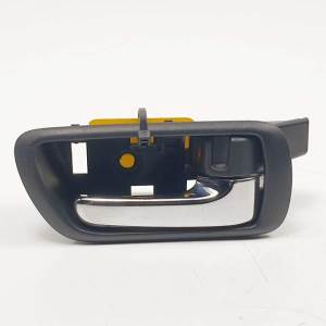 MANETA INTERIOR TRASERA IZQUIERDA 692050F010 TOYOTA COROLLA VERSO (R1) Autodesguaces Alicante