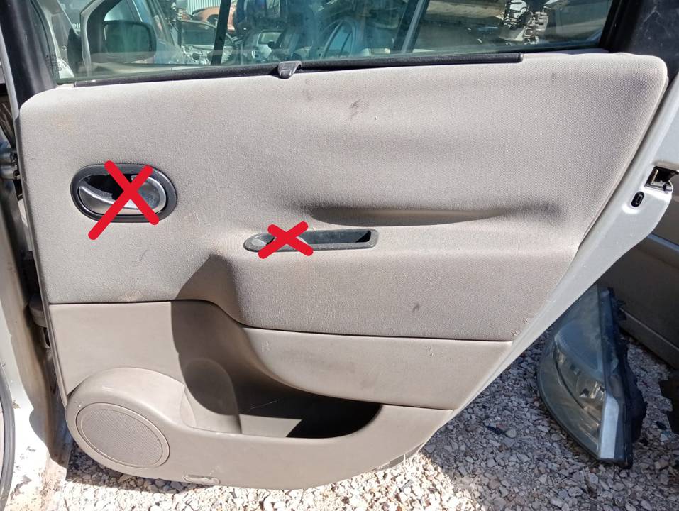 GUARNECIDO PUERTA TRASERA DERECHA