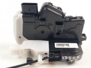 CERRADURA PUERTA TRASERA DERECHA 814202Y000 HYUNDAI IX35 Autodesguaces Alicante