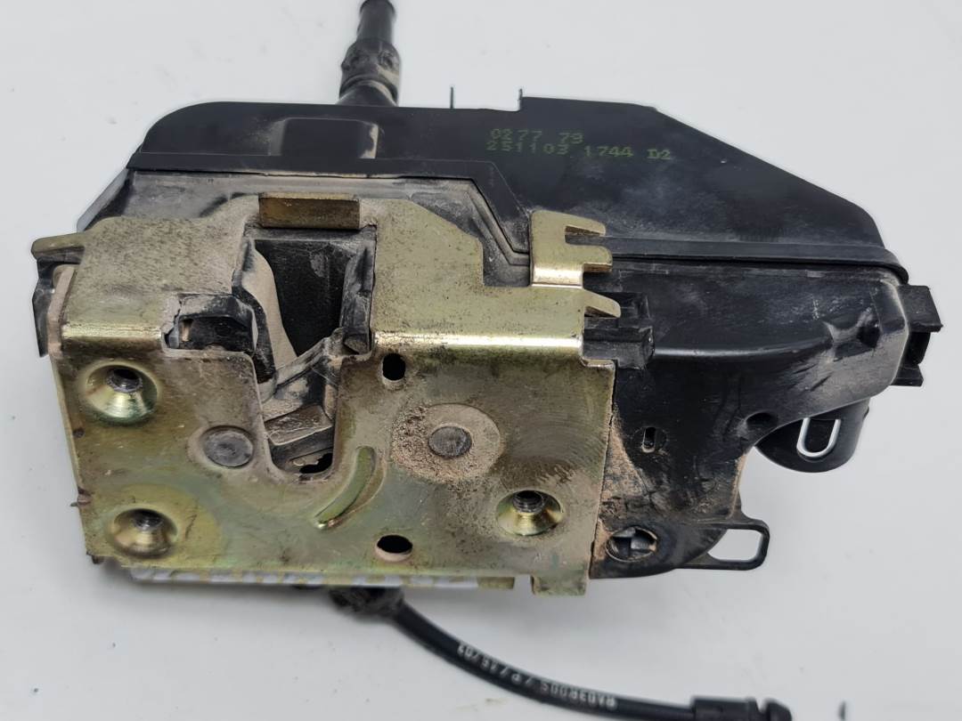 CERRADURA PUERTA DELANTERA DERECHA - 027779 - KIA - SHUMA