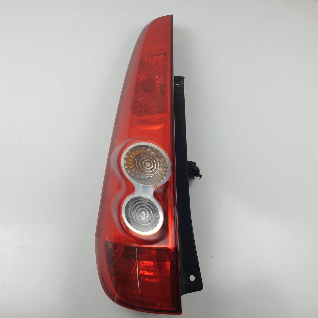 PILOTO TRASERO IZQUIERDO - 6S6113405A - FORD - FIESTA (CBK)