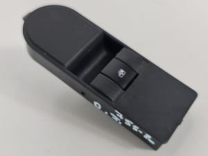MANDO ELEVALUNAS DELANTERO DERECHO 13228709 OPEL ZAFIRA B Autodesguaces Alicante