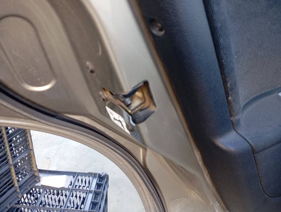 CERRADURA PUERTA TRASERA IZQUIERDA