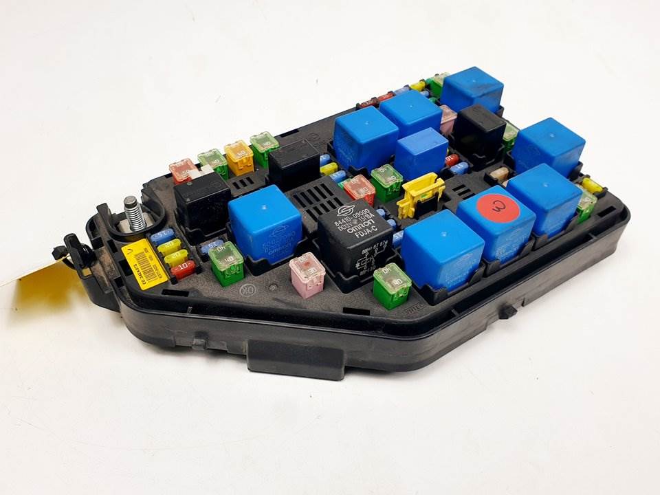 CAJA RELES / FUSIBLES - 8297034020 - SSANGYONG - KORANDO