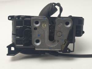 CERRADURA PUERTA TRASERA DERECHA 825828833R RENAULT SCENIC III (JZ) Autodesguaces Alicante