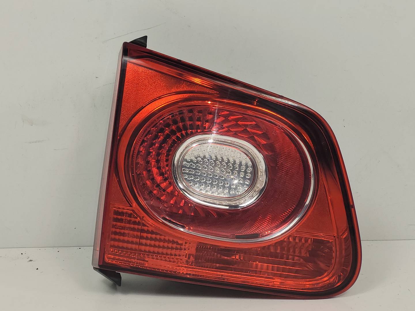 PILOTO TRASERO IZQUIERDO INTERIOR - 5N0945093B - VOLKSWAGEN - TIGUAN (5N1)