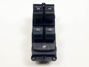 MANDO ELEVALUNAS DELANTERO IZQUIERDO 935703Z000 HYUNDAI I40 Autodesguaces Alicante