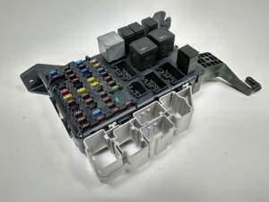 CAJA RELES / FUSIBLES 1S7T14A073AE FORD MONDEO BERLINA (GE) Autodesguaces Alicante