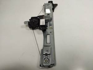 ELEVALUNAS TRASERO DERECHO 13260142 OPEL ZAFIRA TOURER Autodesguaces Alicante