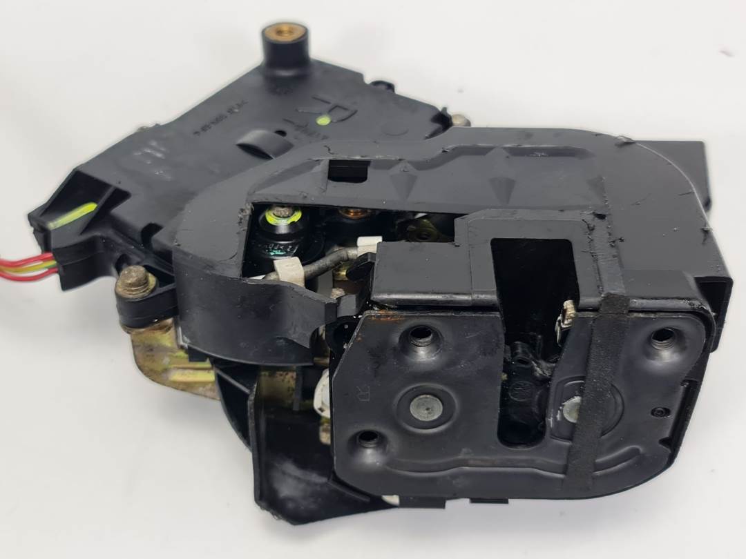 CERRADURA PUERTA DELANTERA DERECHA - MAZDA - 323 BERL. F/S (BJ)