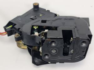 CERRADURA PUERTA DELANTERA DERECHA MAZDA 323 BERL. F/S (BJ) Autodesguaces Alicante