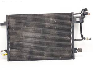 CONDENSADOR / RADIADOR AIRE ACONDICIONADO 8D0260401H AUDI A4 BERLINA (B5) (8D2) Autodesguaces Alicante