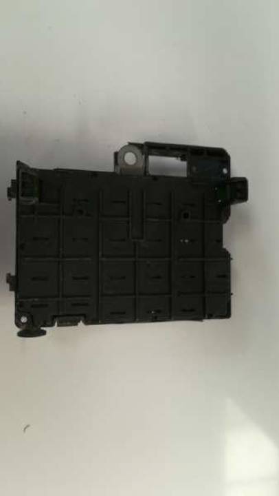 CAJA RELES / FUSIBLES
