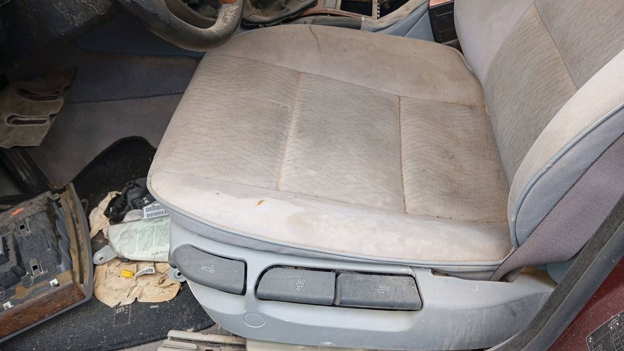 ASIENTO DELANTERO IZQUIERDO