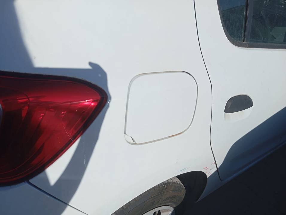 TAPA EXTERIOR COMBUSTIBLE