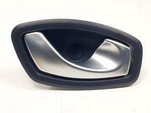 MANETA INTERIOR DELANTERA DERECHA 826720001R RENAULT CLIO IV Autodesguaces Alicante