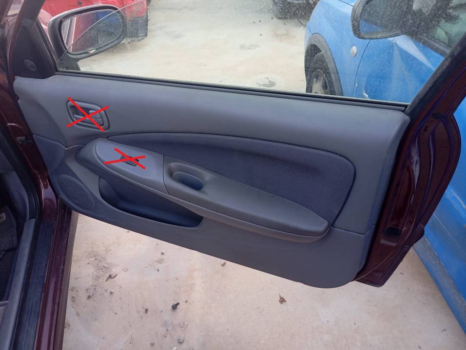 GUARNECIDO PUERTA DELANTERA DERECHA