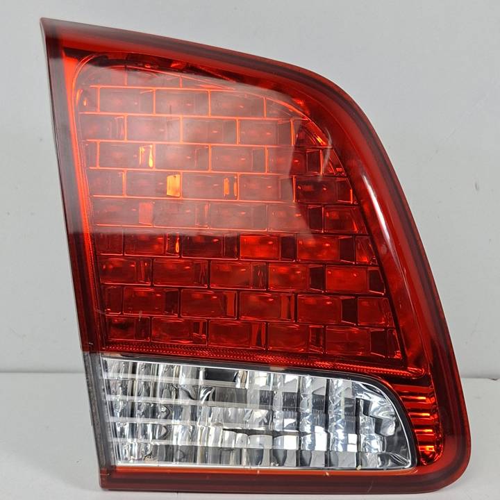 PILOTO TRASERO IZQUIERDO INTERIOR L924052P02 KIA SORENTO Autodesguaces Alicante