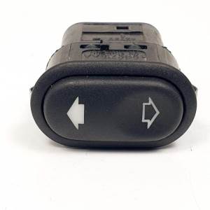 MANDO ELEVALUNAS TRASERO DERECHO 15B679AA LAND ROVER RANGE ROVER VELAR Autodesguaces Alicante