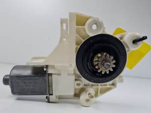 MOTOR ELEVALUNAS DELANTERO IZQUIERDO 4M5T14A389 FORD FOCUS BERLINA (CAP) Autodesguaces Alicante