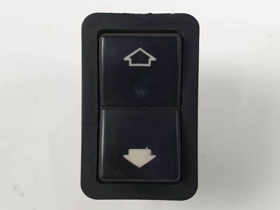 MANDO ELEVALUNAS DELANTERO DERECHO - 8368974 - BMW - SERIE 7 (E38)