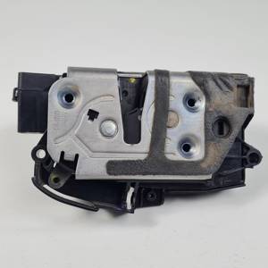 CERRADURA PUERTA TRASERA DERECHA 8A6AA26412AC FORD FIESTA (CB1) Autodesguaces Alicante