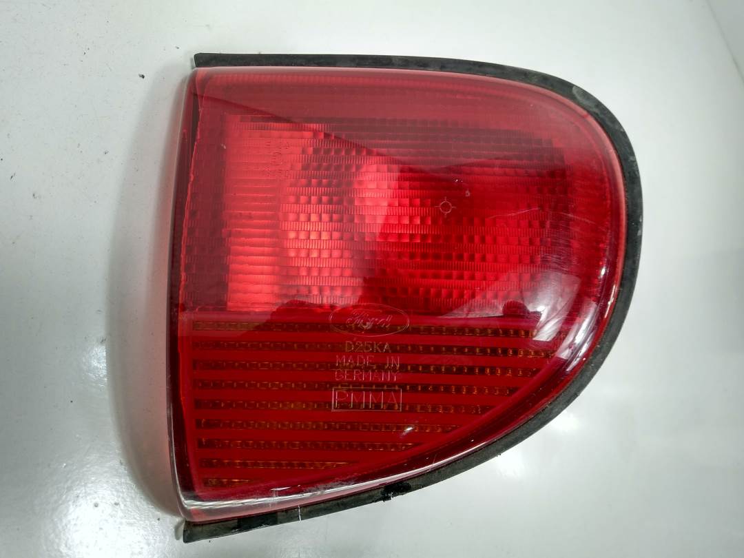 Rückleuchte innen hinten links - 93AG15K258 - FORD - ESCORT BERL./TURNIER