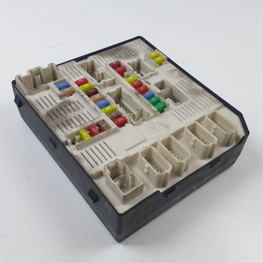 CAJA RELES / FUSIBLES - 284B60008R - RENAULT - MEGANE III SPORT TOURER