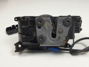 CERRADURA PUERTA TRASERA DERECHA RENAULT MEGANE III BERLINA 5P Autodesguaces Alicante