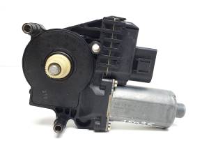 MOTOR ELEVALUNAS DELANTERO DERECHO 0130821774 AUDI A6 BERLINA (4B2) Autodesguaces Alicante