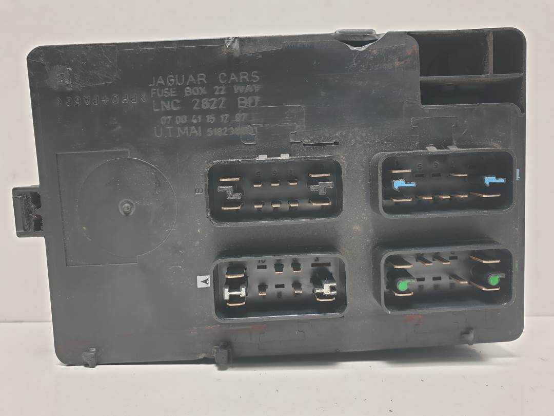 CAJA RELES / FUSIBLES - LJA2850BE - JAGUAR - XJ