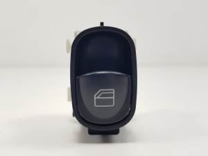 MANDO ELEVALUNAS TRASERO DERECHO A2038200210 MERCEDES CLASE C (W203) BERLINA Autodesguaces Alicante