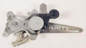ELEVALUNAS TRASERO DERECHO 8572058010 TOYOTA LAND CRUISER (J12) Autodesguaces Alicante