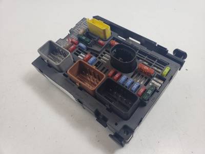 CAJA RELES / FUSIBLES 9664706280 PEUGEOT PARTNER KOMBI Autodesguaces Alicante