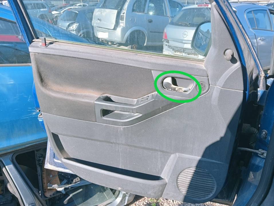 MANETA INTERIOR DELANTERA IZQUIERDA