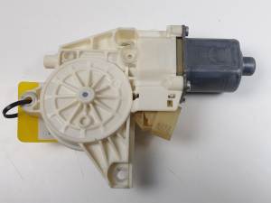 MOTOR ELEVALUNAS DELANTERO DERECHO A2048200242 MERCEDES CLASE C (W204) BERLINA Autodesguaces Alicante