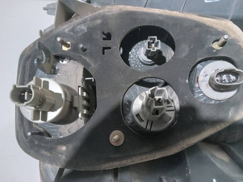 PILOTO TRASERO IZQUIERDO