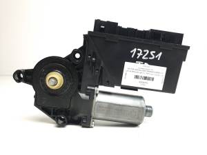MOTOR ELEVALUNAS TRASERO DERECHO 8E0959802A AUDI A4 BERLINA (8E) Autodesguaces Alicante