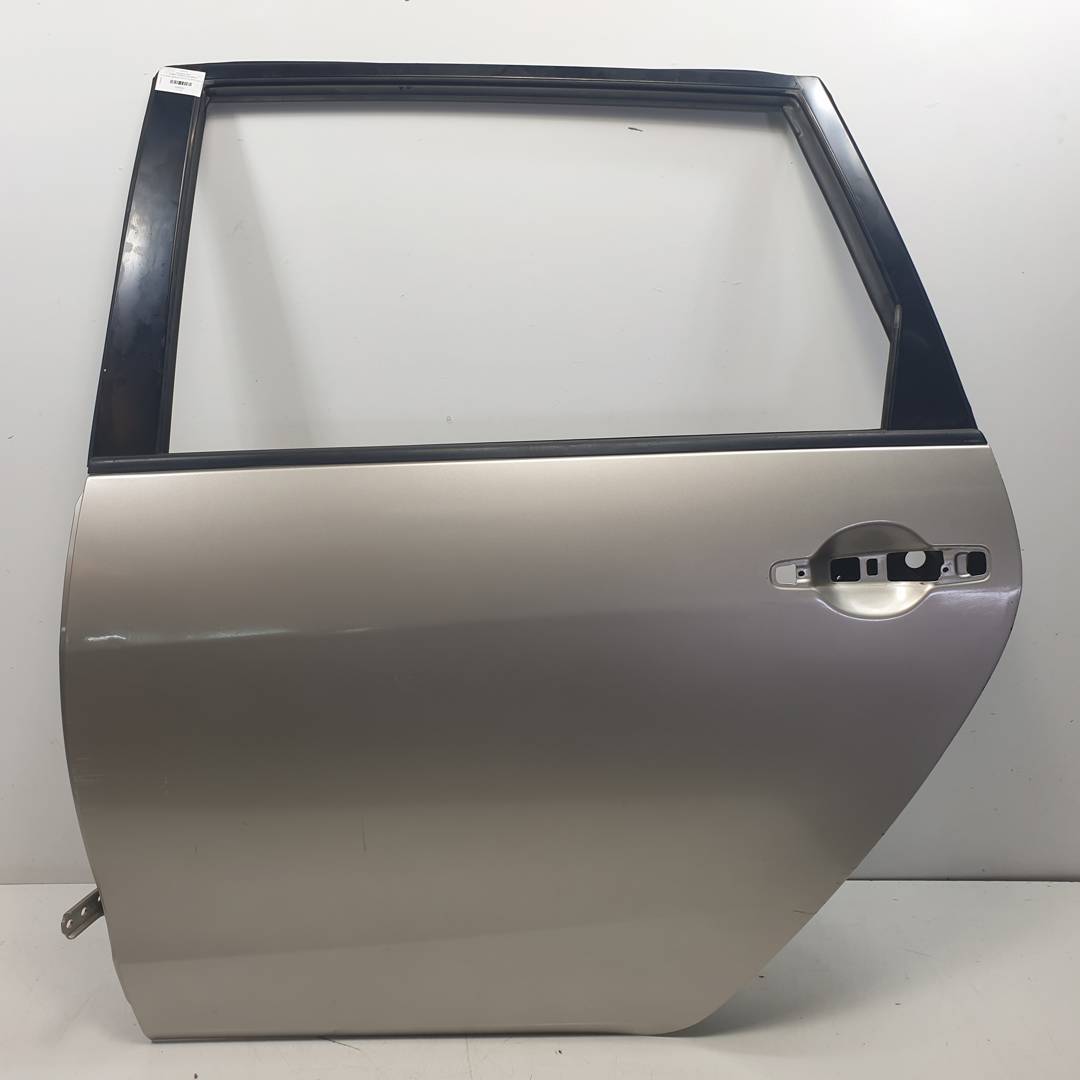 PUERTA TRASERA IZQUIERDA - MITSUBISHI - GRANDIS (NA0W)